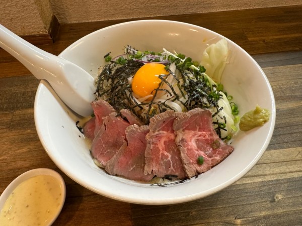 「月見アリアータまぜそば（並盛・250g）980円→500円」@麺屋 承太郎の写真