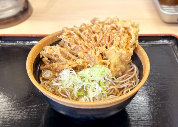 「えのき天そば(460円)」@そば処 めとろ庵 門前仲町店の写真