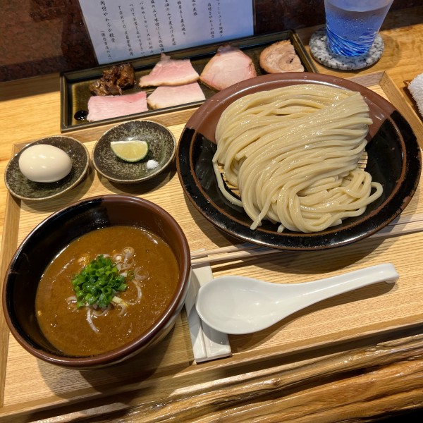 「つけめん濃厚豚骨魚介（大）＋特選全部乗せ味玉バージョン」@中華蕎麦 とみ田の写真