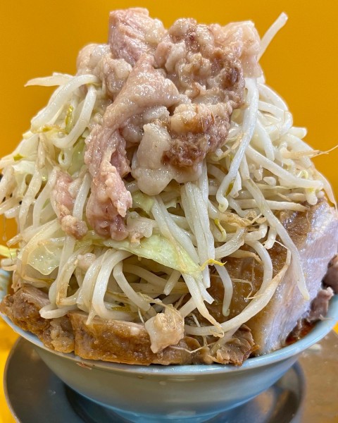 「小豚 辛い奴3倍 ニンニクヤサイアブラマシマシ」@ラーメン二郎 八王子野猿街道店2の写真