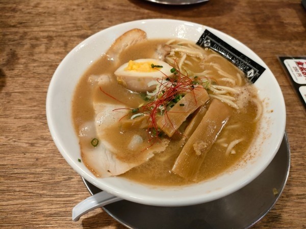 「デス煮干ラーメン」@麺やゼットンの写真