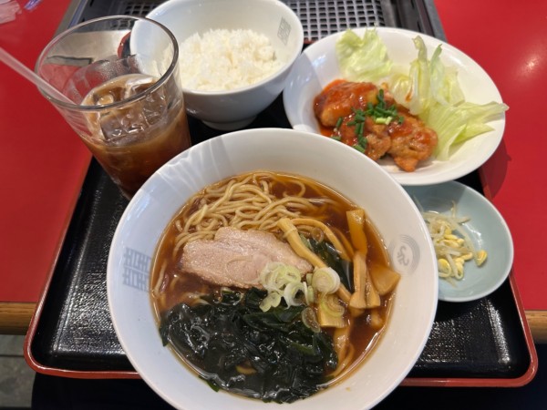 「日替ランチ（醤油ラーメン＋鶏のチリソース）740円」@朝鮮飯店 高崎駅西口店の写真