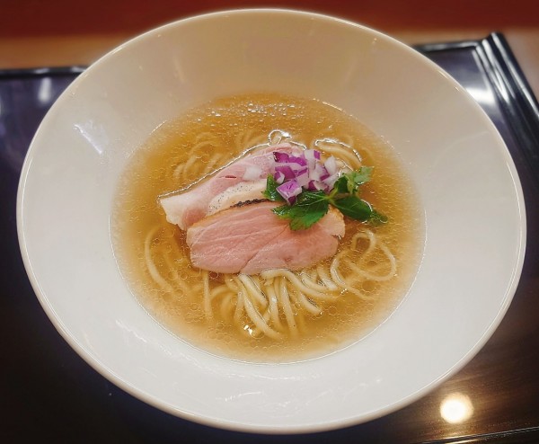 「貝と焼きあごの塩らーめん」@小麦と焼きあご すぐれの写真