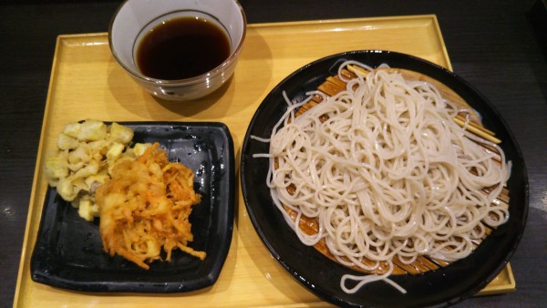 「【期間限定】秋の根菜かき揚げせいろ」@小諸そば 茅場町店の写真