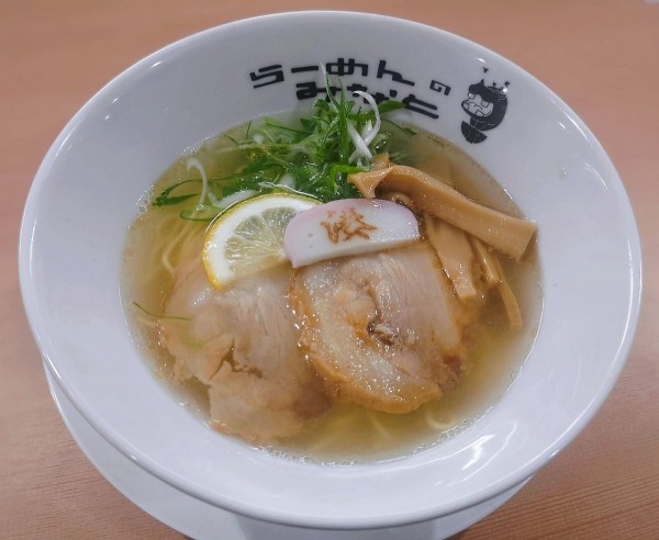 「白銀の塩らーめん」@らーめんのみなとの写真