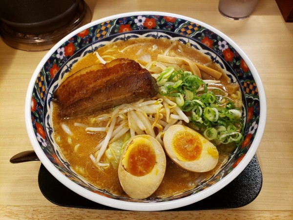 「煮玉子のせ角煮味噌らーめん」@五穀みそらーめん 味噌屋蔵之介 飯能店の写真