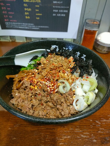 「辛いまぜそば」@らーめんぶたまろの写真