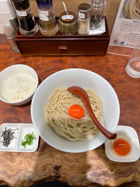 「冷製塩昆布水のTKM 追い卵追い飯」@三馬路 東京店の写真