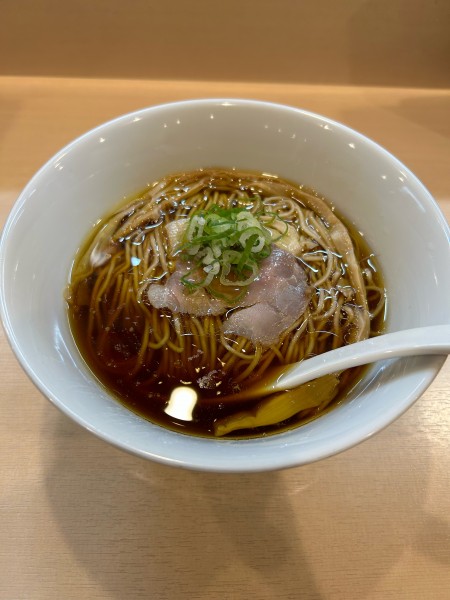 「醤油ラーメン」@らぁ麺 六花の写真