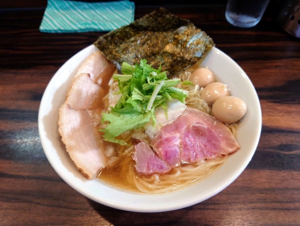 「冷製中華そば 白しょうゆ夏+豚バラ肉」@中華そば 梟の写真