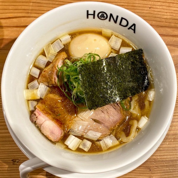 「自家製手揉みらあめん 上 醤油 ¥1,400」@本田麺業 神田西口駅前店の写真