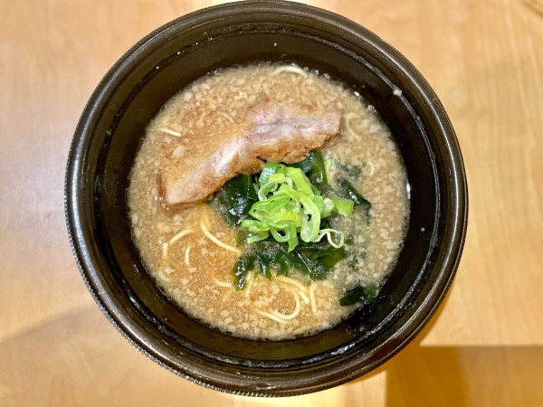 「【デリ】ラーメン　1280 サ料128 =1408」@○新 ネギラーメン 新橋店の写真