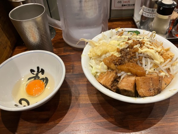 「汁なしミニ900円（ニンニクヤサイ）」@雷 北松戸本店の写真