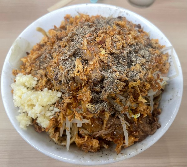 「汁なし　350g ニンニク少なめ」@ラーメン荘 歴史を刻め 世田谷店の写真