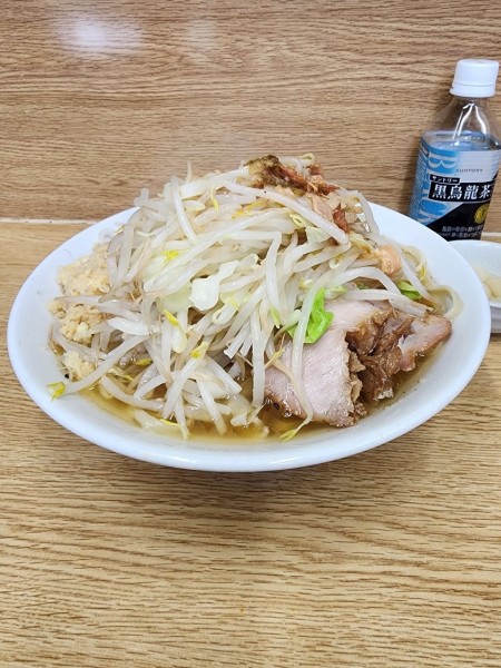 「大豚ラーメン(TARO)、ショウガ、岩下のピリ辛らっきょ」@ラーメン二郎 栃木街道店の写真