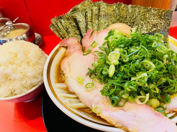 「特製ラーメン (並) 他 1,550円」@家系ラーメン 裏大輝家 青物横丁店の写真
