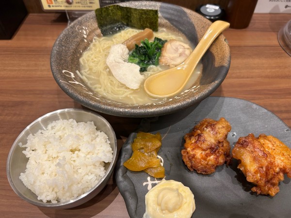 「塩ラーメン880円、ランチセットA 280円」@鶏白湯専門店 つけ麺 まるや イオンモール水戸内原店の写真