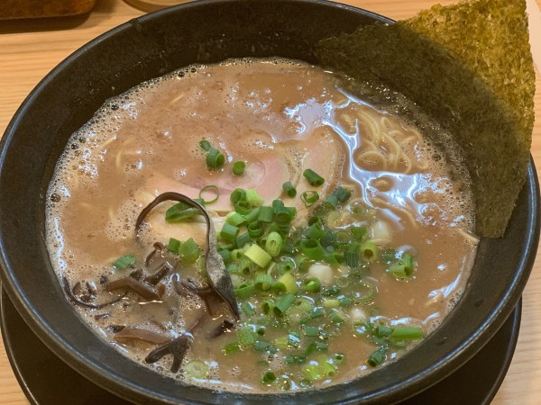 「らーめん（バリカタ）」@九州とんこつらーめん ひらさわの写真