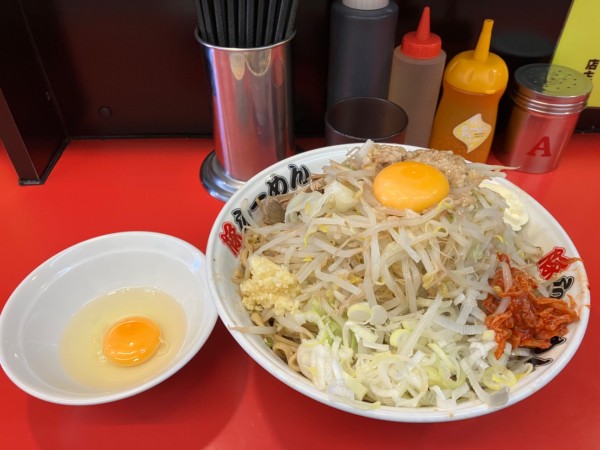 「大まぜそば+生卵」@豚ラーメン 板橋駅前店の写真