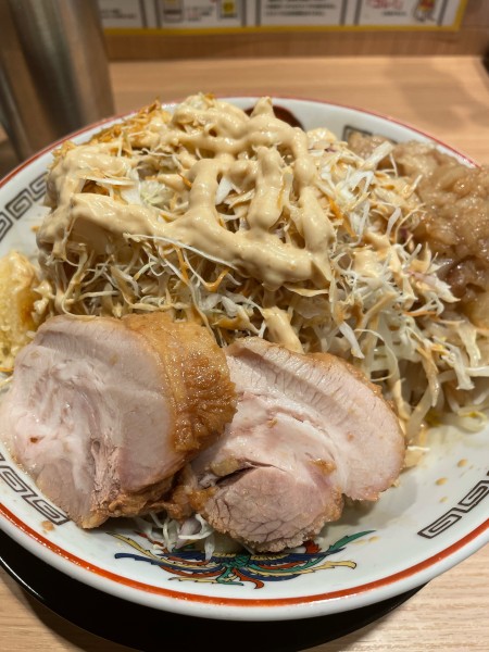 「冷やし中華 ヤサイニンニクアブラガリマヨ」@ラーメン豚山 吉祥寺店の写真