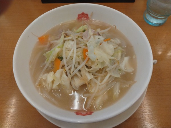 「野菜たっぷりタンメン¥570+生ビール¥320-」@来来軒 赤羽店の写真