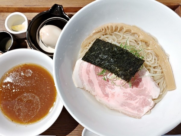 「熟麹もろみ醤油のつけそば＋名古屋コーチンの半熟味付玉子」@日本橋 らぁ麺 めだか堂の写真