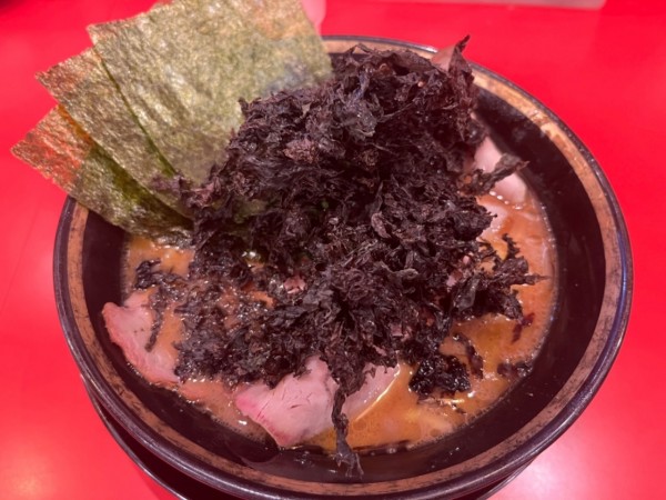 「ラーメン(並)800円＋岩のり200円」@横浜家系ラーメン 大輝家の写真