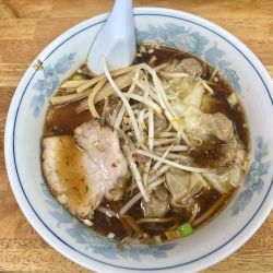 ワンタン麺　870円