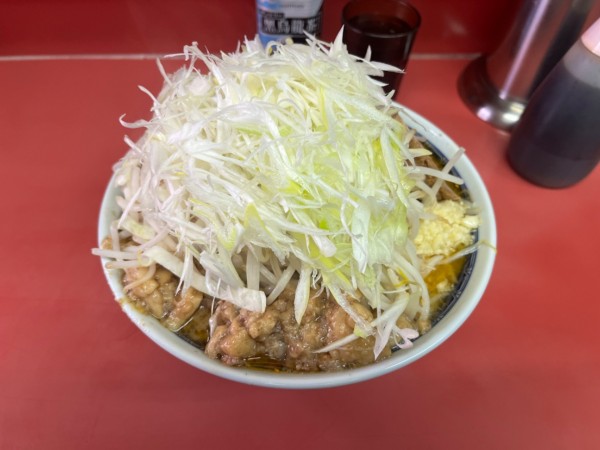 「小ラーメン麺少なめニンニク少しヤサイアブラ+つけ味変更+ネギ」@ラーメン二郎 桜台駅前店の写真