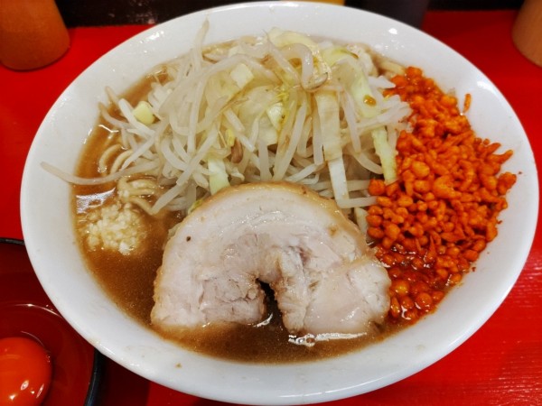 「ラーメン（小）+生たまご+辛揚げ」@ラーメン鷹の目 北千住店の写真