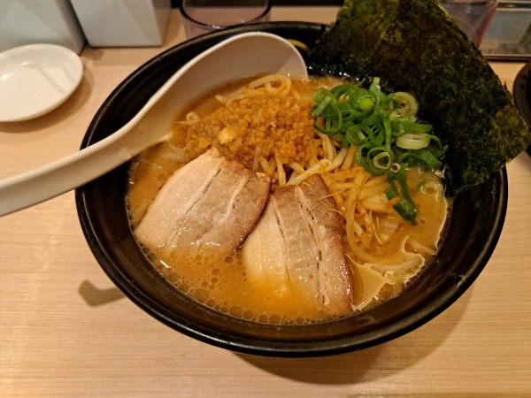 「背脂豚ラーメン」@TOKYO 豚骨 BASE MADE by 博多一風堂 ecute品川サウス店の写真