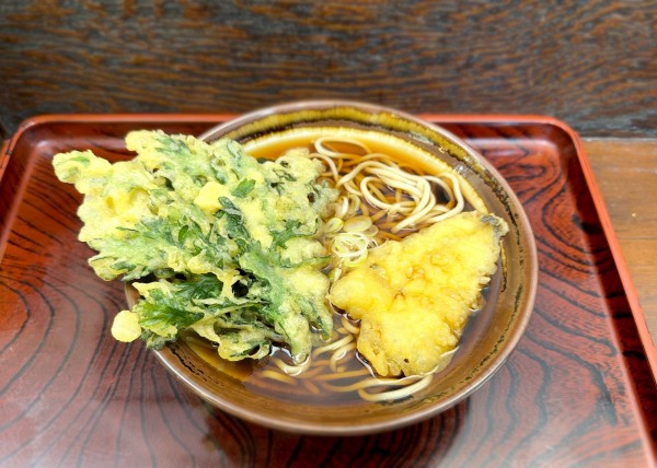 「はぜ天そば(470円)+春菊天(100円)」@そば処 はるなの写真