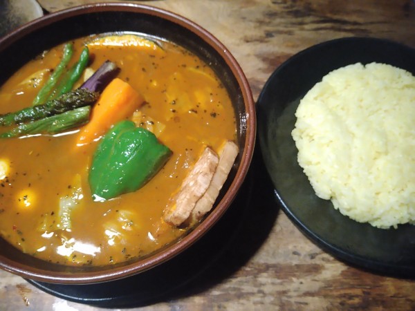 「チキン大盛り　辛さ7番」@Asian Bar RAMAI 札幌本店の写真