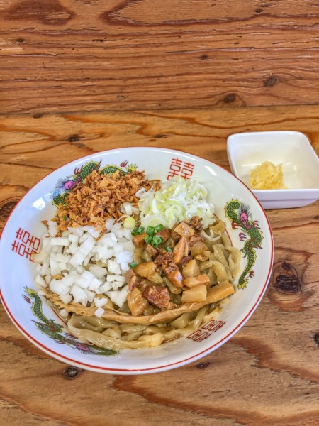 「手揉みまぜそば中盛各種TP」@湘南の手前の写真