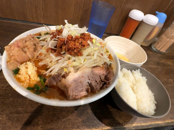 「【限定】台湾らーめん＋生たまご・ライス」@ぶたけん。2ndの写真