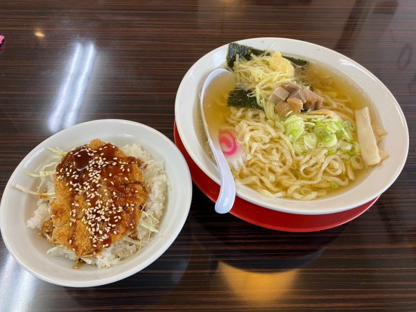 「しょうがラーメン（８２０円）＋ソースかつ丼３００円」@餃子とらーめん専門店 中村屋 荒川沖店の写真