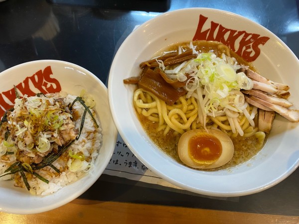 「極太マゼソバ 900円　ブタメシ 250円」@リッキーズの写真