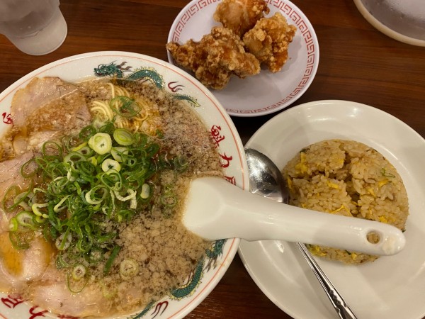 「特製醤油ラーメン770円焼き飯唐揚げ定食418円」@ラーメン魁力屋 足立鹿浜店の写真