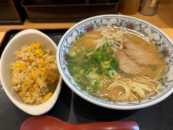 「半ちゃんセット950円」@まつの屋 広島駅前店の写真