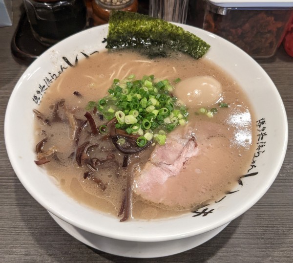 「ラーメン + 味玉 + 替え玉」@博多長浜らーめん いっきの写真