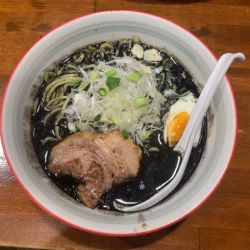 黒ラーメン 980円