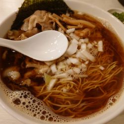 醤油ラーメンエビ油