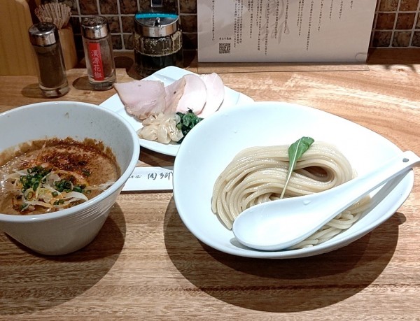 「赤つけ麺1100円辛み多め」@麺屋 周郷 神田店の写真