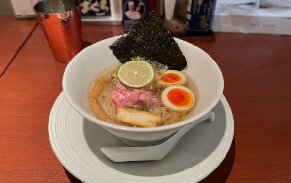 「【限定】「塩」冷やし煮干しらぁ麺¥1100」@酒肴場 屯の写真