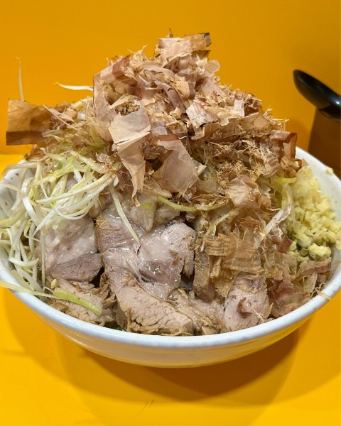 「大ドクロ　麺増し700g  しょうが　ねぎ」@ラーメン二郎 八王子野猿街道店2の写真