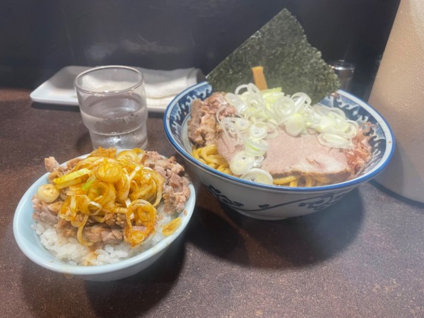 「油そば　小/ミニチャーシュー丼」@兎に角 松戸店の写真