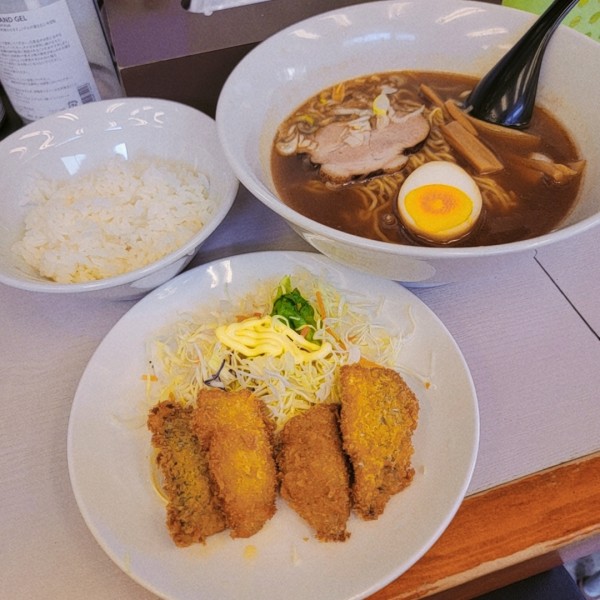 「本日のランチ🅰️店長の釣った黄金アジフライライス」@笑顔の写真