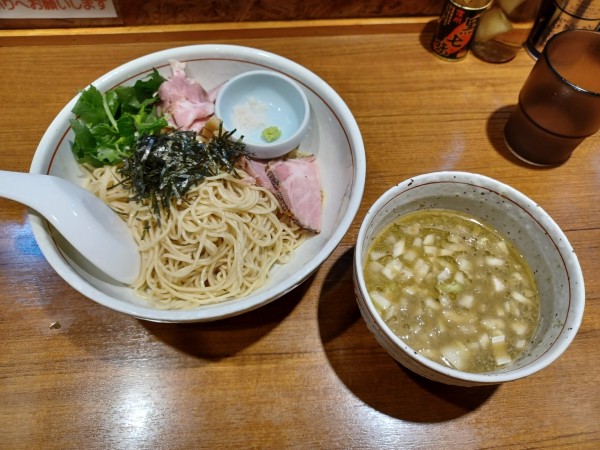 「冷やし煮干しつけそば（濃いめ）」@寿製麺よしかわ 川越店の写真