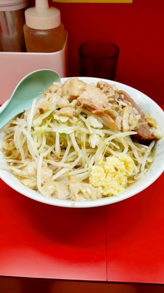 「小(麺半分)固め　野菜にんにくあぶら」@ラーメン二郎 上野毛店の写真