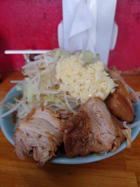 「チャーシュー麺  野菜マシ  ニンニク」@ラーメン髭の写真